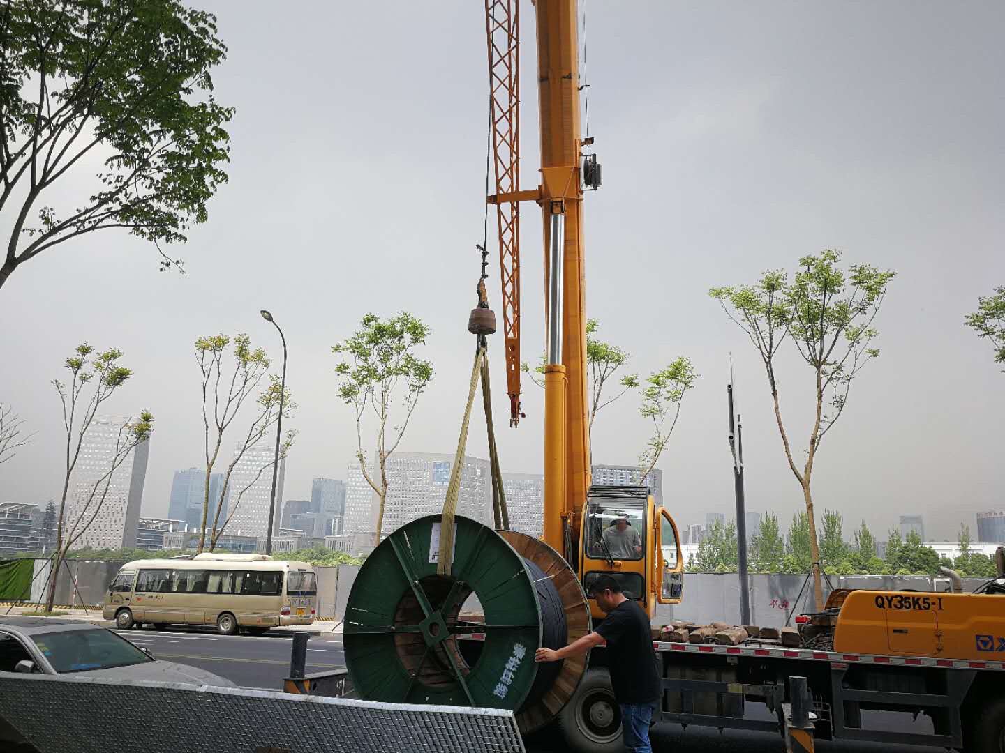 老成仁路综合管廊线缆到场-远瞻电子 老成仁路综合管廊线缆到场-远瞻电子